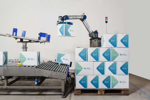 Smart Robotics' Smart Palletizer is able to handle a large variety of products and stacking patterns